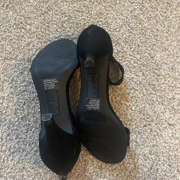 2 1/2(in) Black Heels - Picture 6 of 6